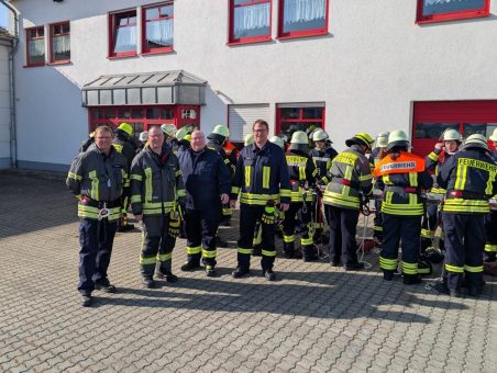 Ein unscheinbarer Dienst:  Viele Ehrenamtliche sind in der Ausbildung der Feuerwehreinsatzkräfte im Kreis aktiv