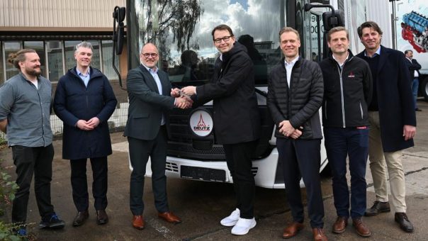 Wasserstoff-Verbrenner im Realitätscheck: IAV und DEUTZ bringen 18-Tonner auf die Straße