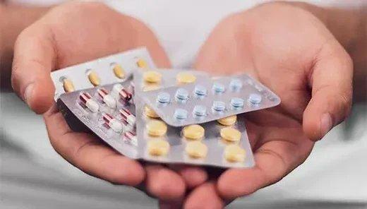 Medikamente und Mundgesundheit: So schützt du Zähne und Schleimhaut trotz Nebenwirkungen