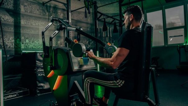 Wenn sich Krafttraining erstmals dem Menschen anpasst: Sparkfield auf der FIBO 2026