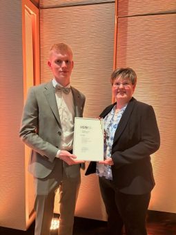 HARTING Absolvent überzeugt mit Spitzenleistung im Studium