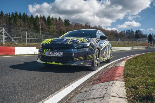 Tarnung mit Charakter: Der neue Opel Corsa GSE im sportlichen Erlkönig-Dress