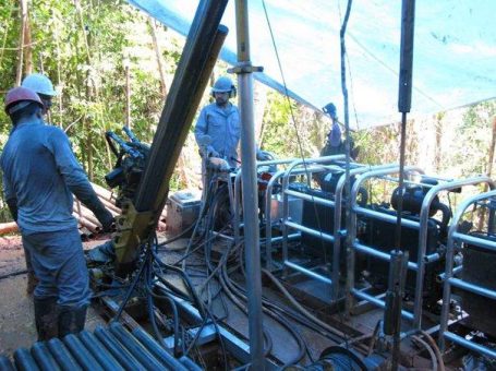 Edelmetall und strategisches Halbmetall in einer Mine