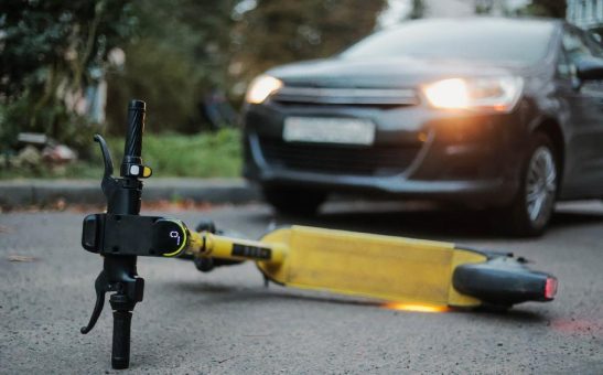 Schärfere Haftungsregeln bei E-Scooter-Unfällen für Halter und Fahrer geplan