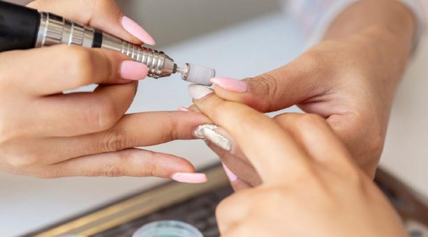 Hygiene im Nagelstudio: Fräser, Bits und Feilen mit Ultraschall schnell, gründlich und materialschonend reinigen