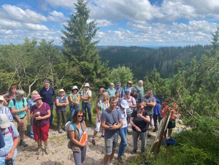 Mokka inmitten des Nationalparks Schwarzwald – alljährlich findet beim Grab von Julius Euting am Ruhestein eine alljährliche Kaffeerunde zum Gedenken an den Schwarzwald- und Orientpionier statt
