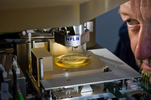 6. Mai – Quantum Photonics Messe Erfurt: TU Ilmenau startet 4-Millionen-Euro-Projekt zur hochpräzisen Realisierung großflächiger Nanostrukturen mit atomarer Präzision