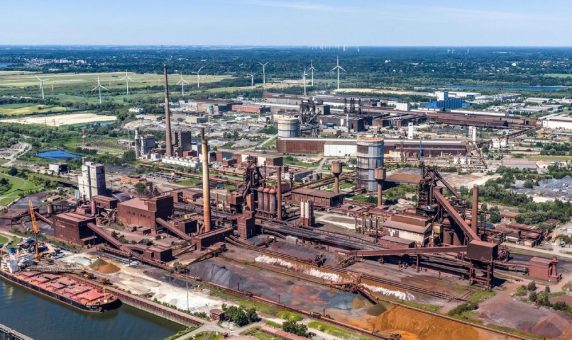 ArcelorMittal und EDF power solutions Deutschland unterzeichnen Vertrag über 25 MW Batteriespeicher in Bremen