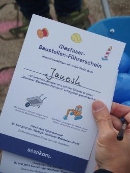 Frühling in Beverungen: sewikom bringt Glasfaser zum Anfassen aufs Blütenfest