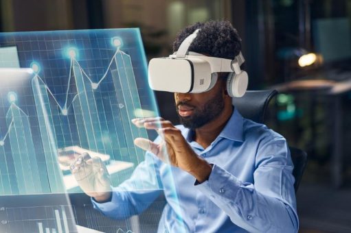 Büro 2050: Wie neuronale Implantate, KI und VR die Arbeitswelt verändern werden