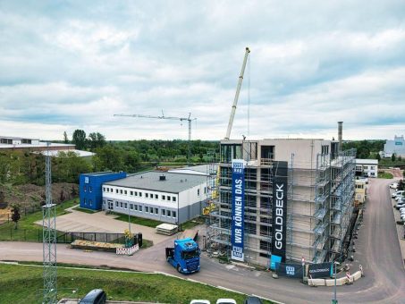 Nur drei Monate nach Baustart: OST BAU feiert Richtfest für Neubau
