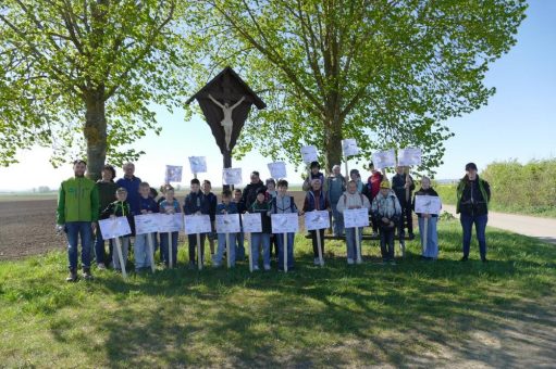 Kinder schützen gefährdete Wiesenbrüter im Nördlinger Ries