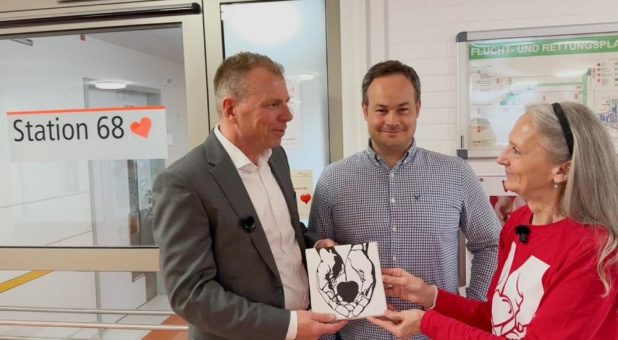 Allianz-Mitarbeiter spenden 4.000 Euro für Musiktherapie