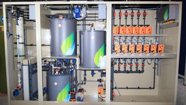 Moderne Elektrolyse-Desinfektion für öffentliche Hallenbäder