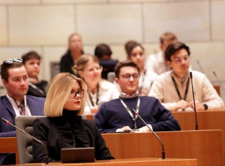 Vom internationalen Klassenzimmer in den Landtag: Globale Perspektiven für lokale Politik