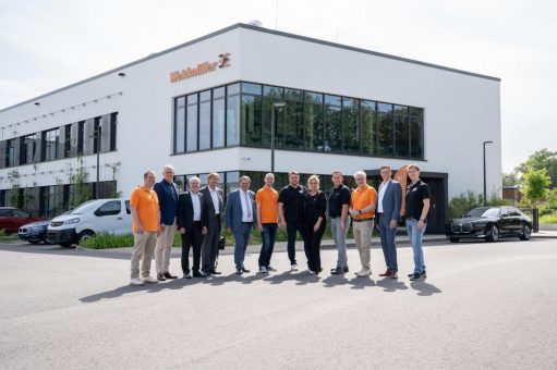 Gleichstrom als Schlüsseltechnologie: NRW-Wirtschaftsministerin Mona Neubaur informiert sich zu Kooperation zwischen Weidmüller und TH OWL