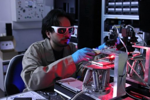 Skalierbares Lasersystem ermöglicht optische Atomuhren für breite Anwendungsbereiche