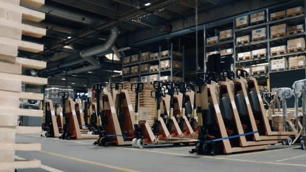 Netto-Null-Ziel: Toyota Material Handling Europe bringt CO₂-reduzierten Stahl in Serie