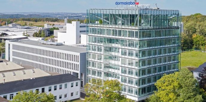 dormakaba übernimmt Auszubildende von Bharat Forge CDP in Ennepetal