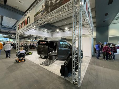 Premiere auf der IRMA:  Paravan zeigt den neuen VW New Caravelle Extended für barrierefreie Mobilität