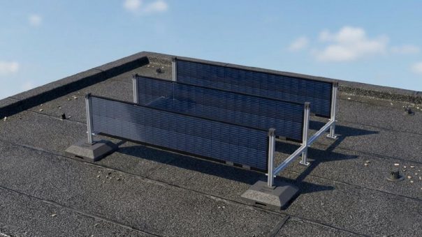 SOLYCO erweitert vertikales PV-System um Varianten für Flachdächer
