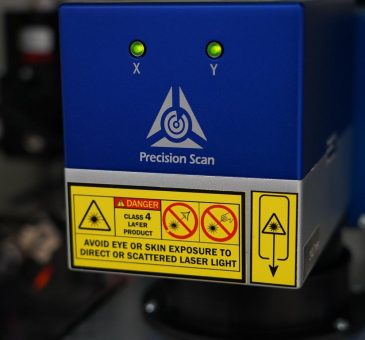 Lasermarkierung in der Industrie optimieren: OEM-Laser sicher und effizient integrieren