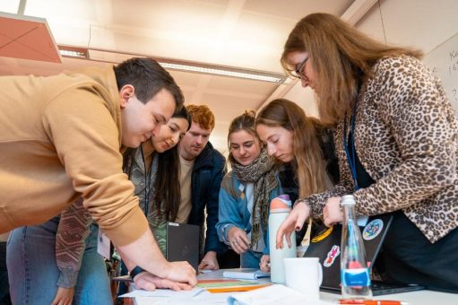 Forschung, Lehre und Transfer: Pädagogische Hochschule Karlsruhe eröffnet Lehr-Lern-Labor Demokratie