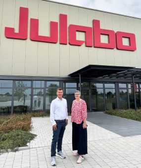 Hanna Böhme zu Besuch bei JULABO
