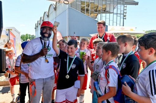 KICK & CARE: Unterstützung für nestwärme, Smiling Stars und Wegbereiter