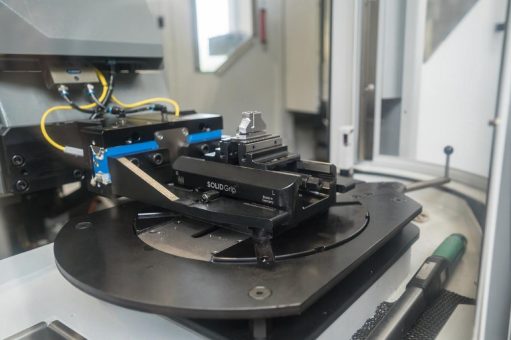 Spannerhandling von HWR als Erstausrüstung für HS flex hybrid von HERMLE erhältlich