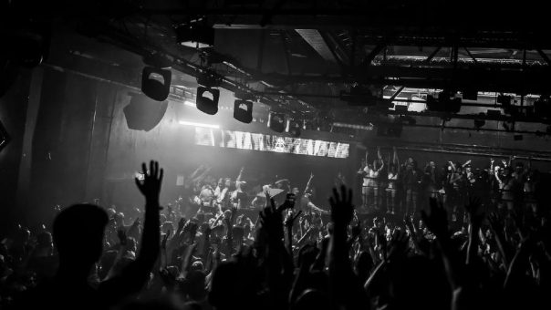 Free Bootshaus Rave: Hard Style Community vereint sich bei spontanem, kostenlosem Club-Abend in Köln