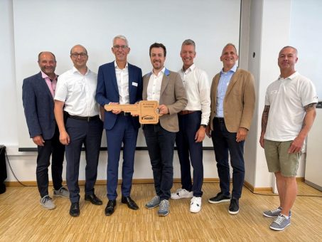 Produktionshalle in serieller Holzbauweise für Wallstabe & Schneider