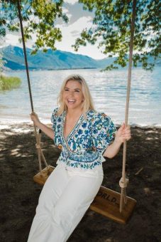 Beatrice Egli kehrt ins Tessin zurück – Tourismuskampagne und neues Musikvideo verbinden Region und Emotion