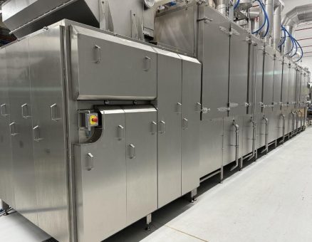 Bandröster in der Lebensmittelveredelung: Automatisierte CIP-Reinigung verbessert die Effizienz und Hygiene.