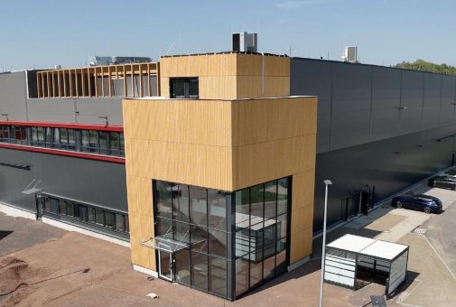 Holzfassade als Statement: Industriearchitektur neu gedacht