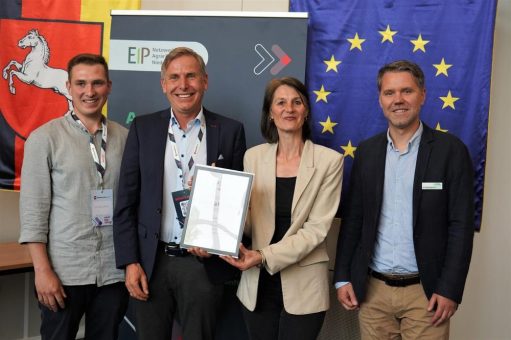 Grünland statt Soja? Hochschule Osnabrück erforscht neue Eiweißquelle für die Hähnchenfütterung