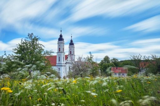 Kloster Irsee als „Blühender Betrieb“ ausgezeichnet