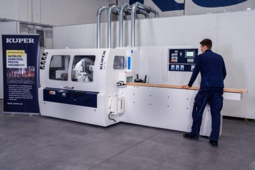 Präzision auf engstem Raum: Keilzinkwerk Hunkeler realisiert wegweisende Systemlösung.