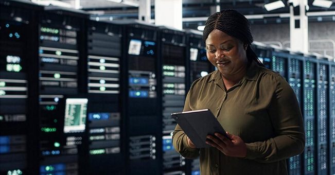 Unit4 Data Hub: Schneller Echtzeit-Einblicke gewinnen, manuelle Datenintegration abschaffen