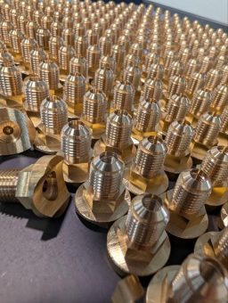 Mir mache kei‘ Gschprings – mir mache g’scheite CNC-Drehfertigung!