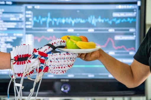Innovation für die Neuro-Reha: Passauer Wolf Bad Gögging begleitet Entwicklung eines Soft-Hand-Exoskeletts der TUM