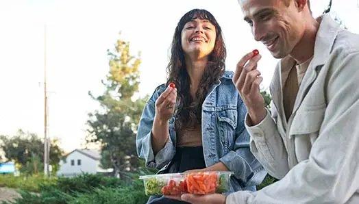 Zahnfreundliche Snacks: Diese Lebensmittel stärken deine Zähne, fördern die Mundgesundheit und helfen dabei, Karies vorzubeugen