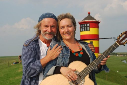 Esens-Bensersiel: Klaus-Peter Wolf live in Bensersiel – Exklusive Krimilesung mit musikalischer Begleitung von Bettina Göschl