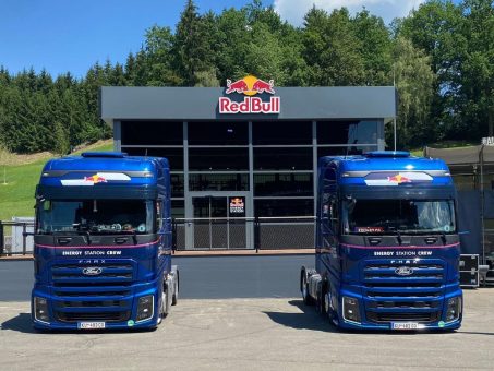 Ford Trucks Austria übergibt 23 neue F-MAX-Zugmaschinen an das Red Bull Energy Station Department