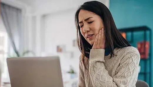 Zucker reduzieren, Zähne schützen: 7 effektive Tipps für weniger Karies und eine langfristig gesunde Mundhygiene