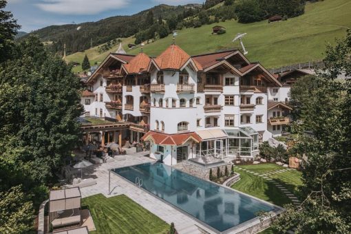 Neuer Outdoor-Pool im Gaspingerhof: Familienurlaub in Gerlos gewinnt ein neues Herzstück