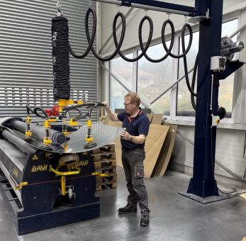 Vom Kraftakt zum Präzisionsprozess: LO-CAT SYSTEMS setzt auf Vakuumhebetechnik