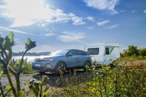 Opel Grandland Electric AWD: Der Elektro-Allradler als zugkräftiges Wohnwagen-Gespann