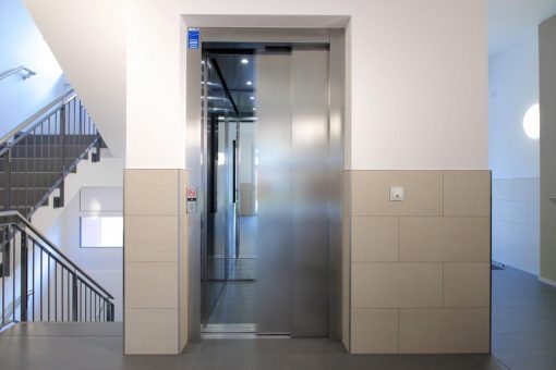 Drei bis zehn Prozent, so viel Strom verbraucht ein Aufzug im Gebäude
