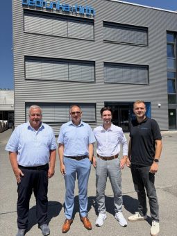 Zwei Unternehmen aus Baden-Württemberg kooperieren international: Innovative Betriebseinrichtung trifft smarte Industriesoftware